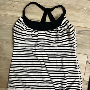 Black and white lulu top